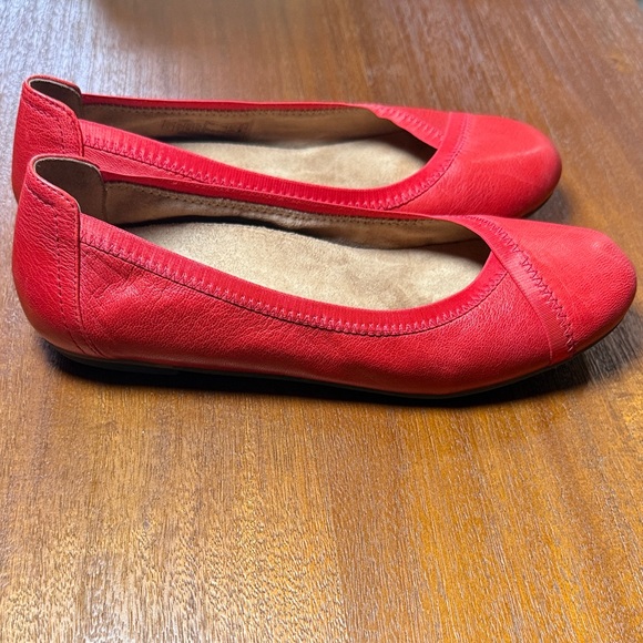 Vionic Red Women's Flats ballet slippers - Picture 10 of 11